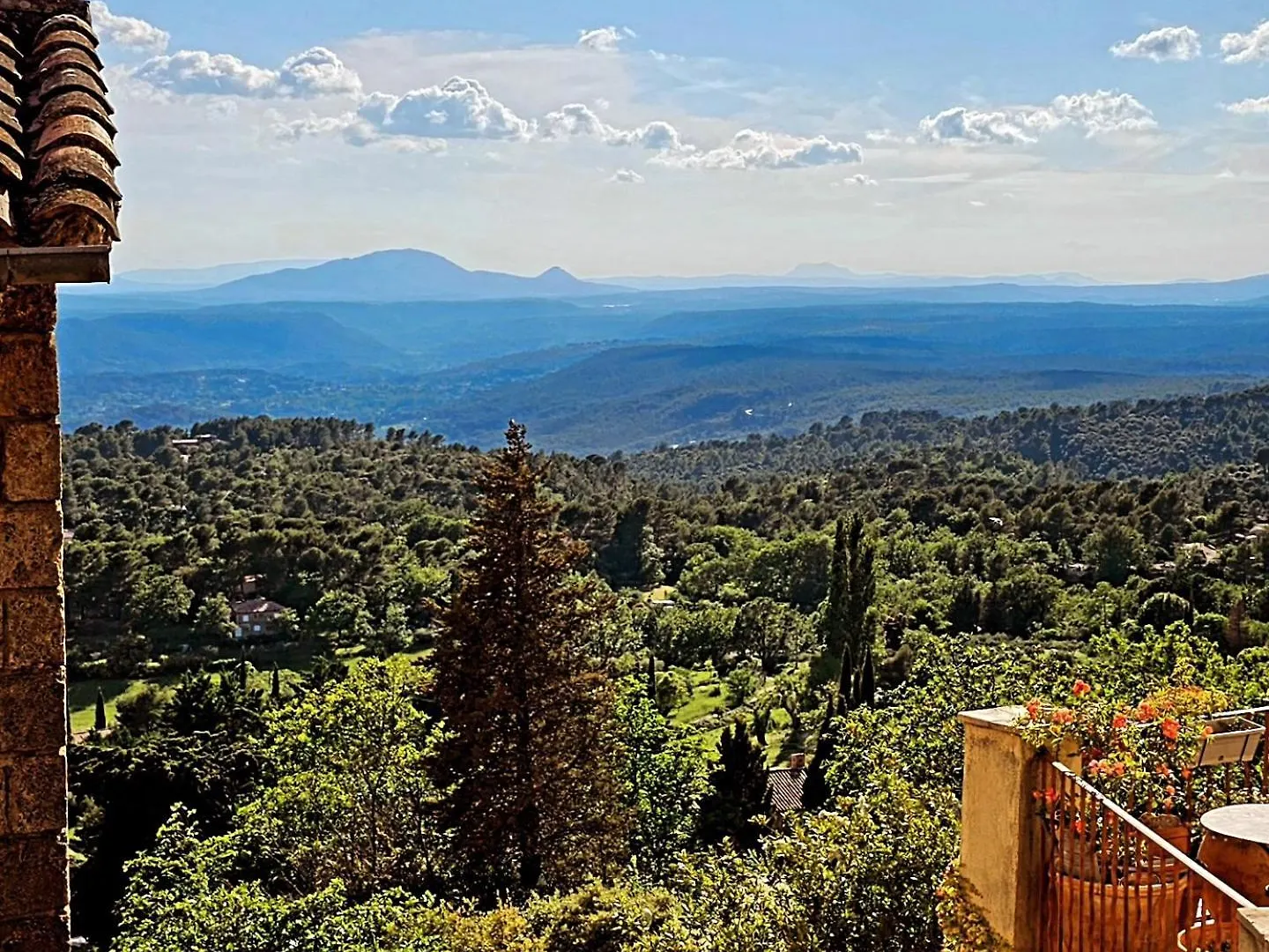 Au Coeur Du Village Provencal Tourtour